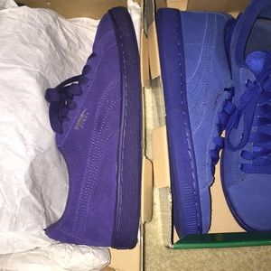 Two pair of puma tennis shoes